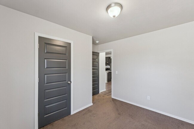 Building Photo - Beautiful 3 Bedroom, 2 Bath Home Close to Choctaw