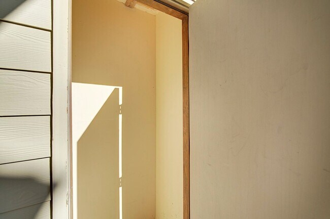 Building Photo - 1Bd/1Ba Mercer Island Condo