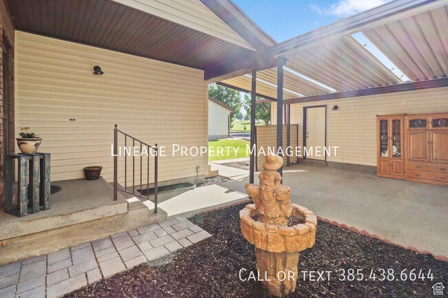 Building Photo - 4487 St Andrews Dr