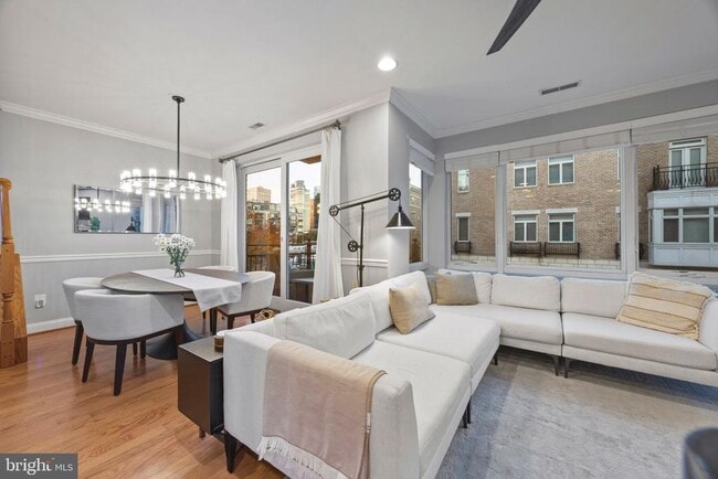 Building Photo - 900 Valencia Ct