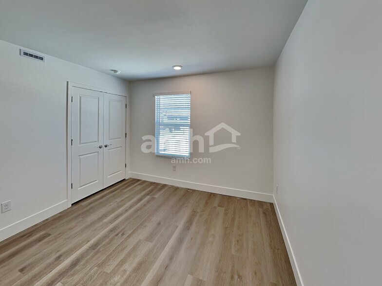 Building Photo - 9652 Harkes Dr