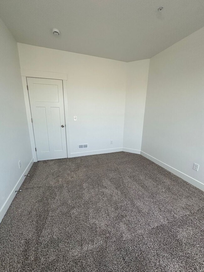 Building Photo - BRAND NEW Condo in Herriman!!!