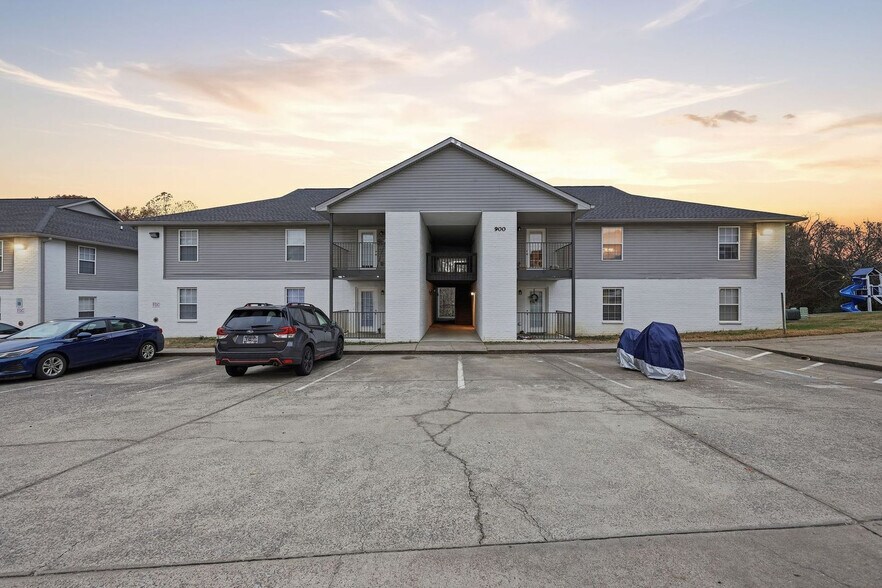 Building Photo - 180 Cave Rd