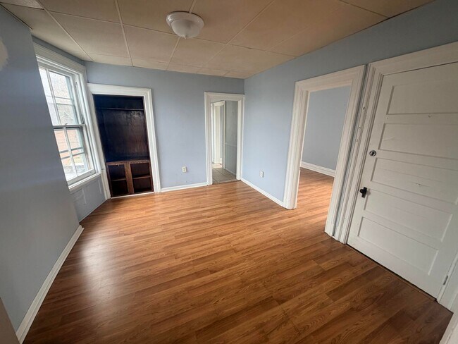 Building Photo - 308 4th St