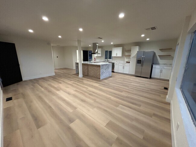 Building Photo - 31352 Via Curtidor