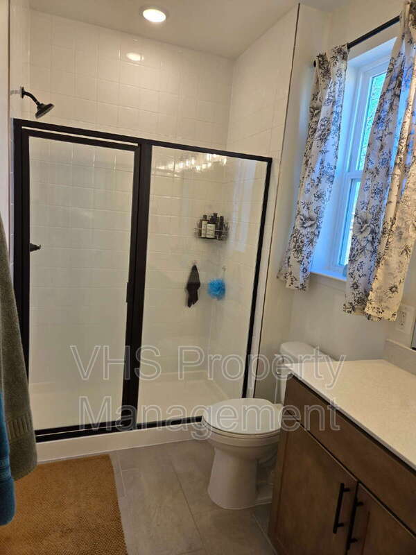 Building Photo - 609 Clover Ln