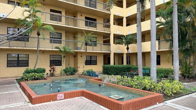 Building Photo - 6475 W Oakland Park Blvd