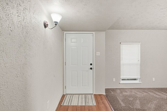 Building Photo - 2205 Hilton Head Dr