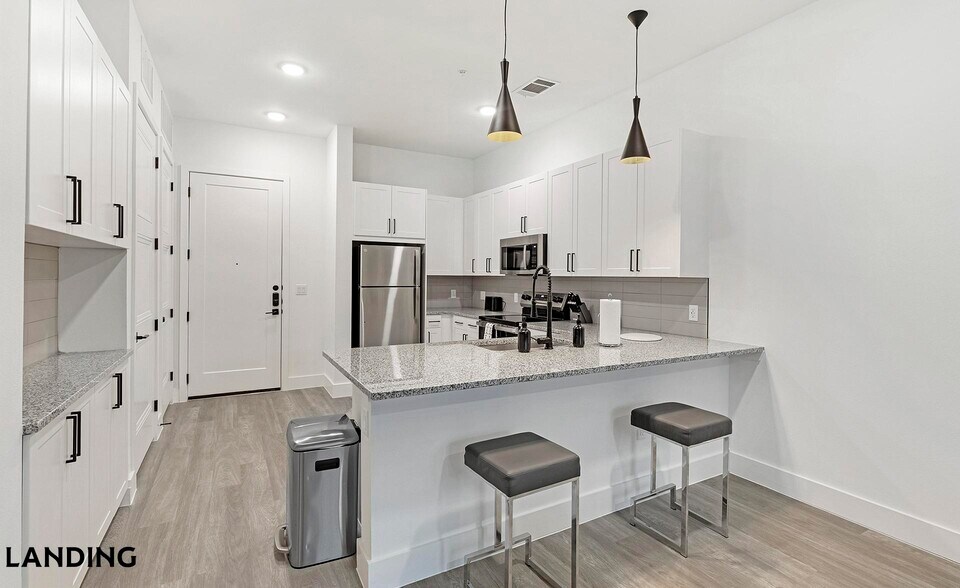 Building Photo - 650 E Sycamore St