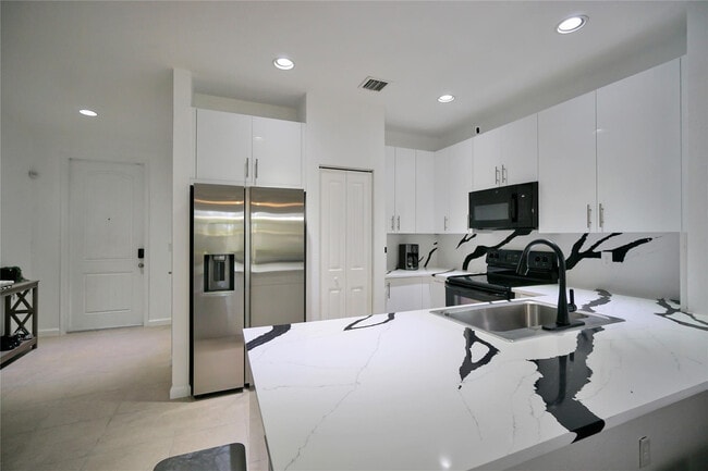 Building Photo - 378 NE 47th Pl