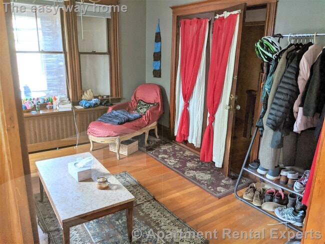 Building Photo - TEELE SQ 2BR * Parking Included - All Util...