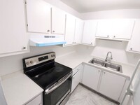 Building Photo - Gorgeous and Spacious 2/1 Unit in Hialeah