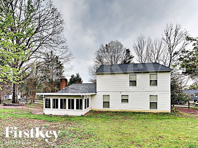 Building Photo - 1940 Winsted Ct