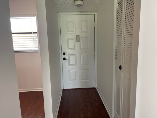 Building Photo - 7149 Golf Colony Ct