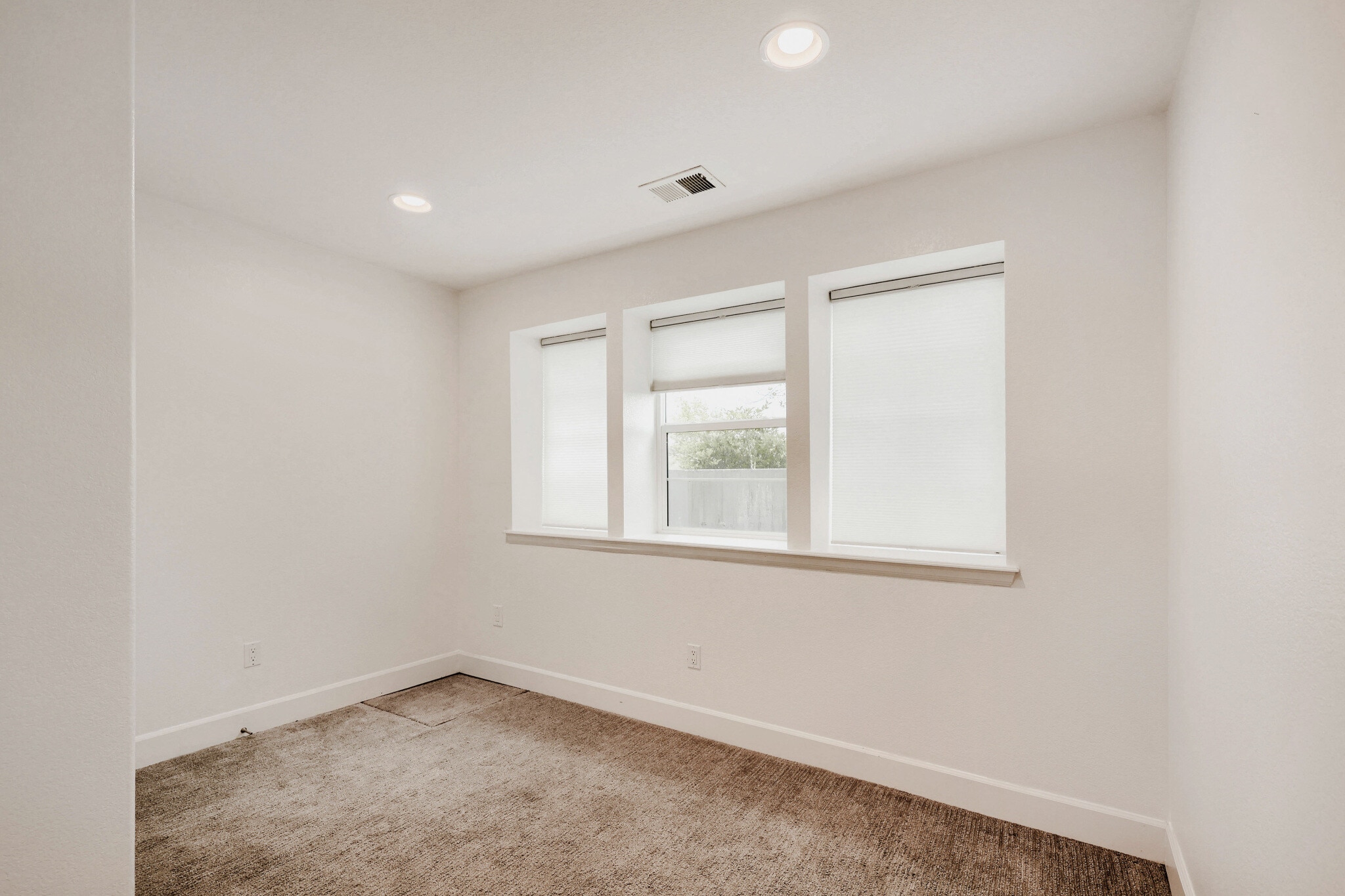Building Photo - 2600 Meadows Blvd