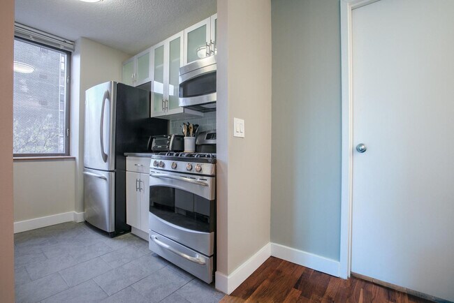 Building Photo - 58 W 91st St