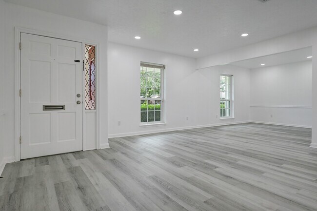 Building Photo - 9807 Braewick Dr