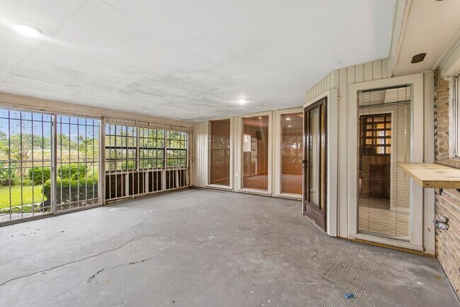 Building Photo - 6602 Indian Lake Dr