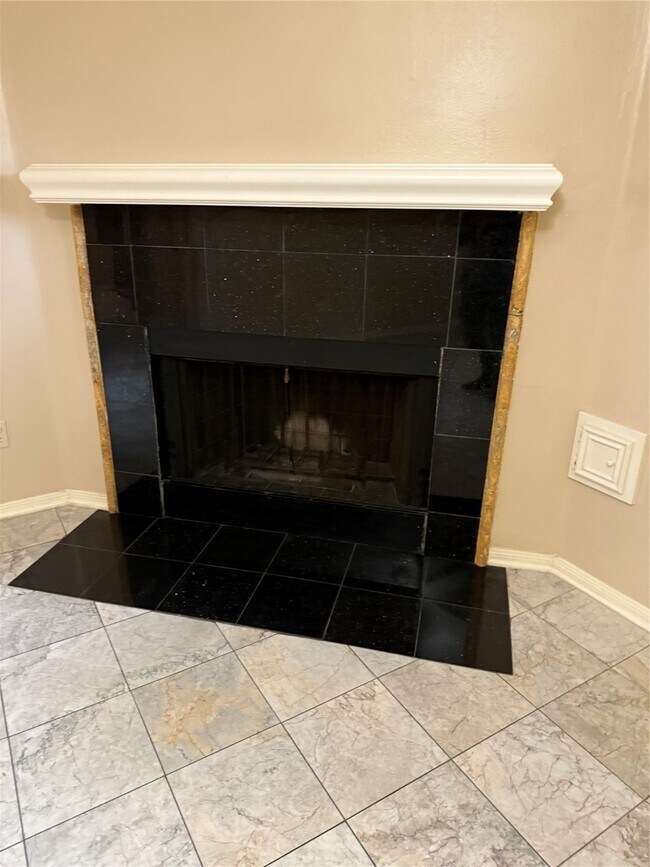 Building Photo - 16431 Canario Dr