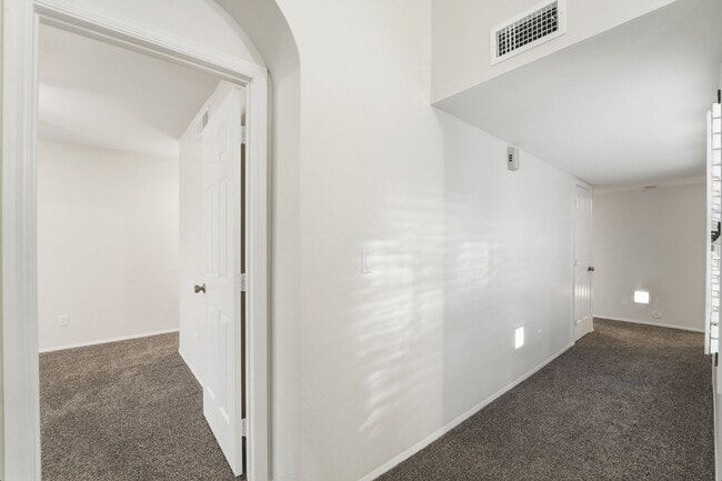 Building Photo - Beautiful 3 Bed/ 2.5 Bath Scottsdale Home I Near Kierland - Prime Location