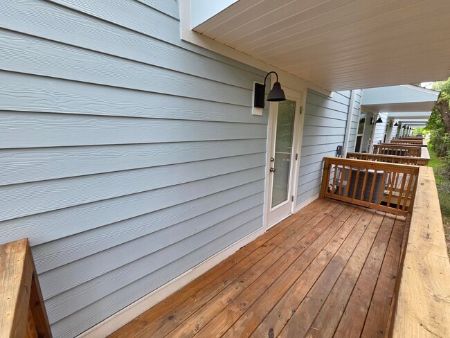 Building Photo - 1030 McLaren Cir