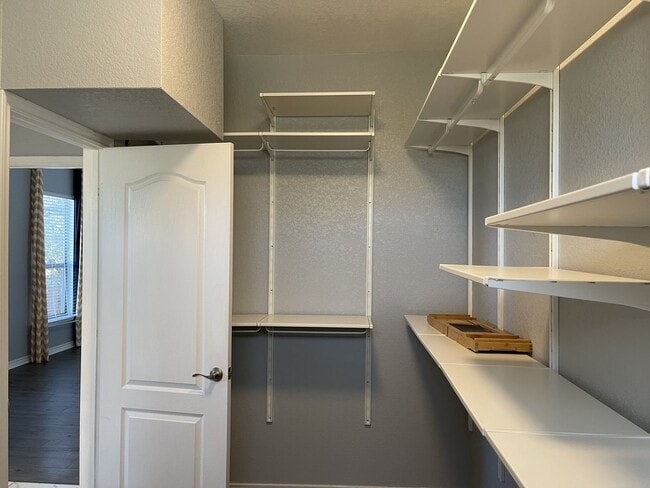 Building Photo - Beautiful Home off Stone Oak Pkwy