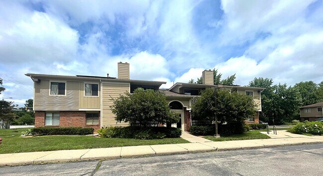 Building Photo - 3001 Fernwood Ave