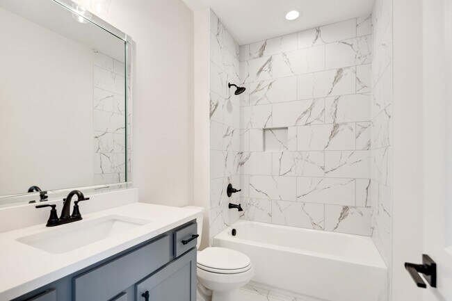 Building Photo - 5011 Jon Oak Dr