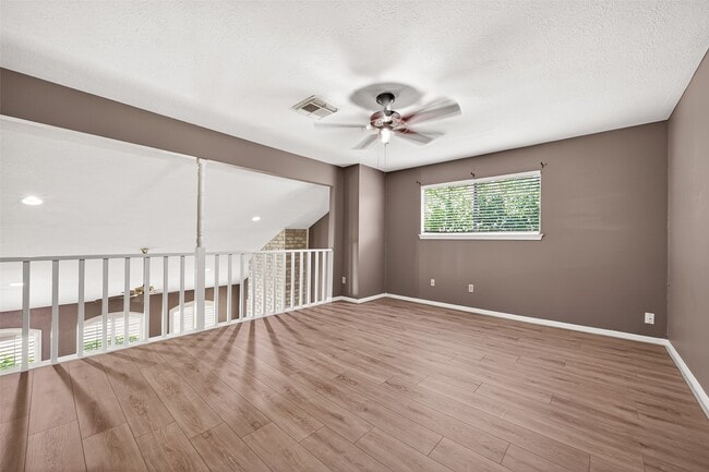 Building Photo - 4003 W Valley Dr
