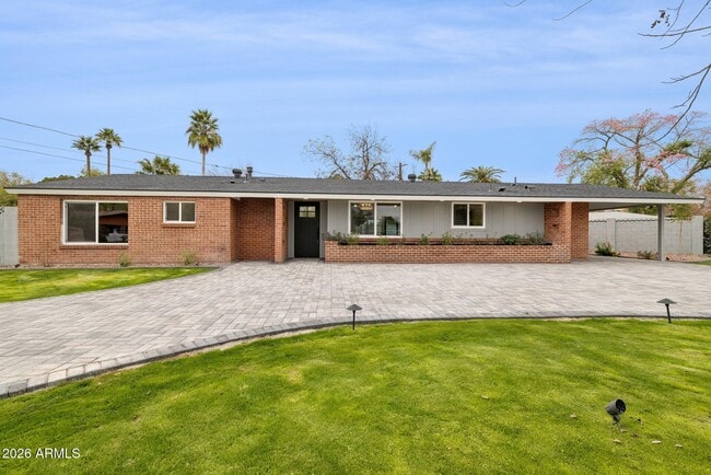 Building Photo - 1216 W Rovey Ave