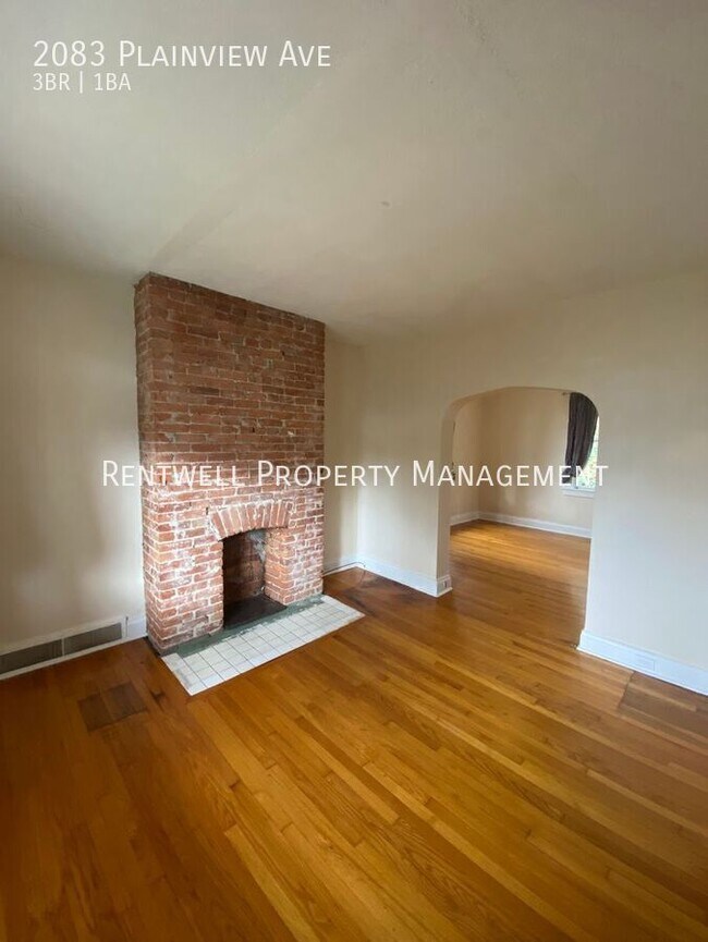 Building Photo - 2083 Plainview Ave