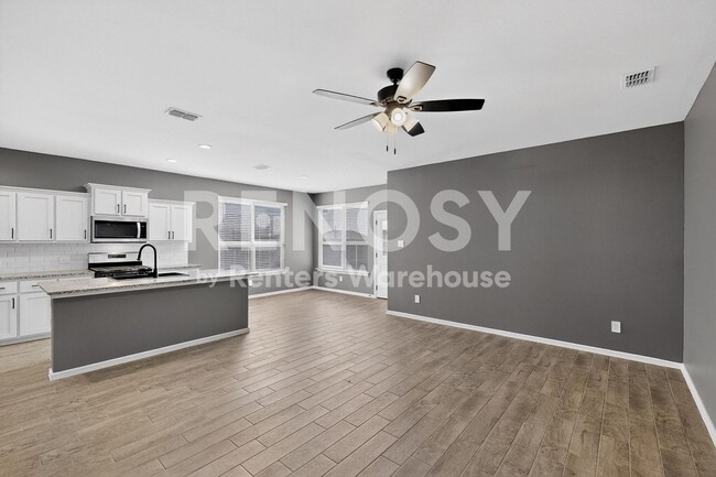 Building Photo - Completely Refreshed Fort Worth Home **** One month Rent Concession*****