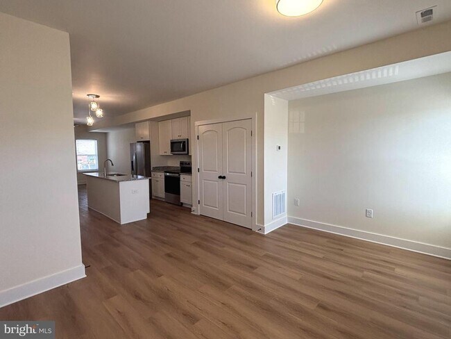 Building Photo - 113 W North St