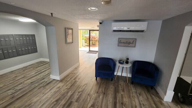 Building Photo - 2255 Lindell Blvd
