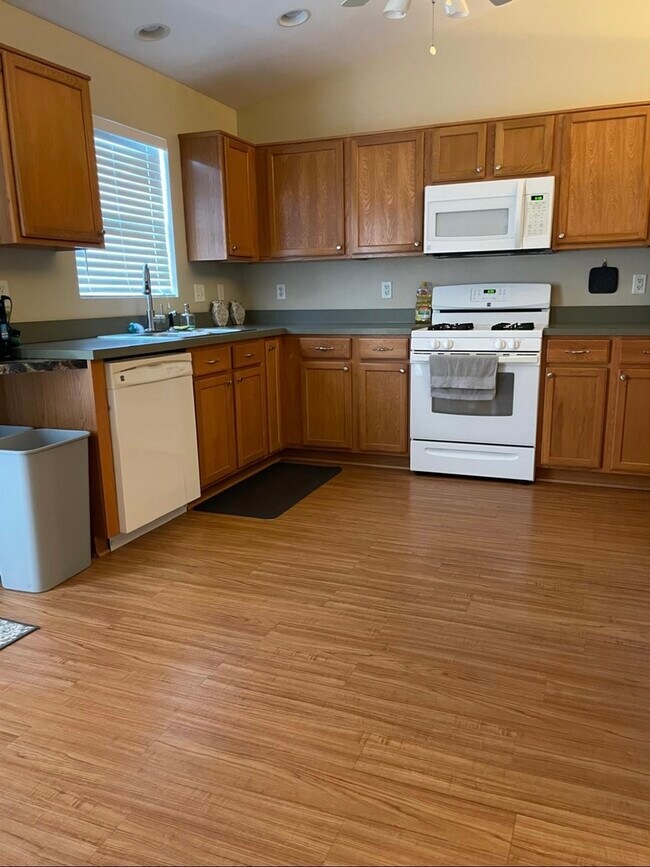 Building Photo - 316 Tall Grass Dr