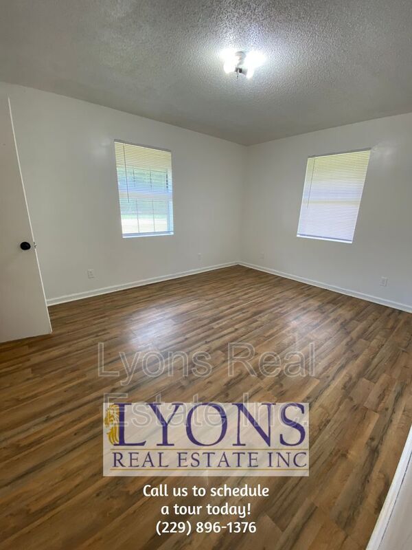 Building Photo - 1026 S Gordon Ave