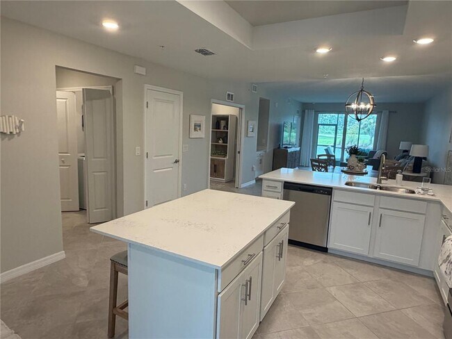 Building Photo - 12440 Wellen Golf St
