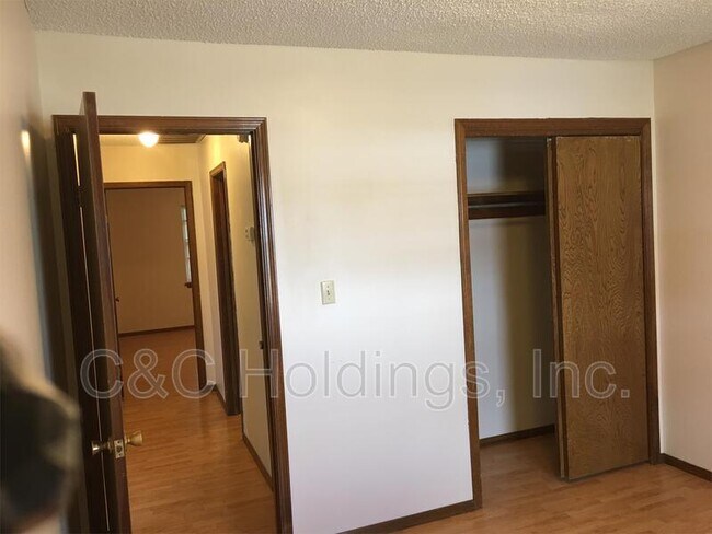 Building Photo - 210 N Ash Ave