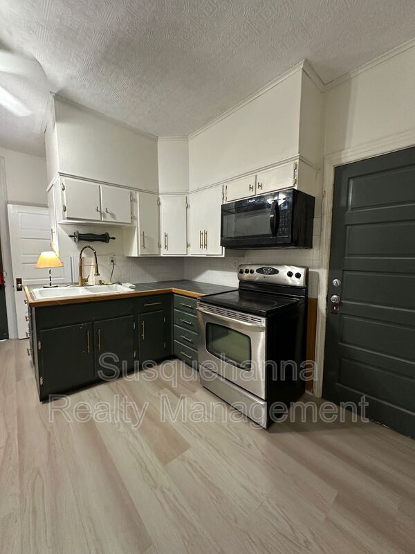 Building Photo - 2803 Canby St