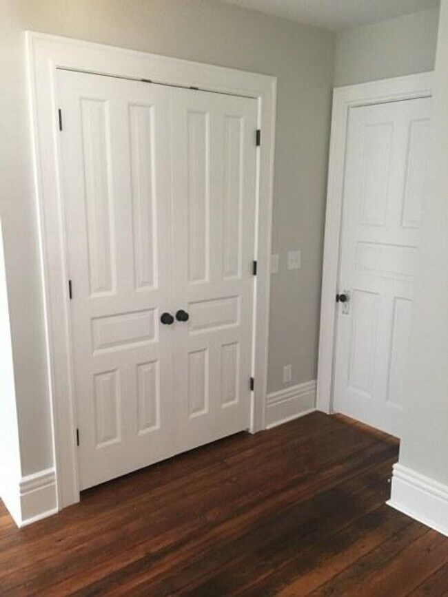 Building Photo - 1131