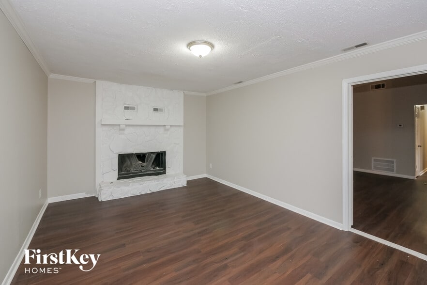 Building Photo - 9052 Homewood Dr