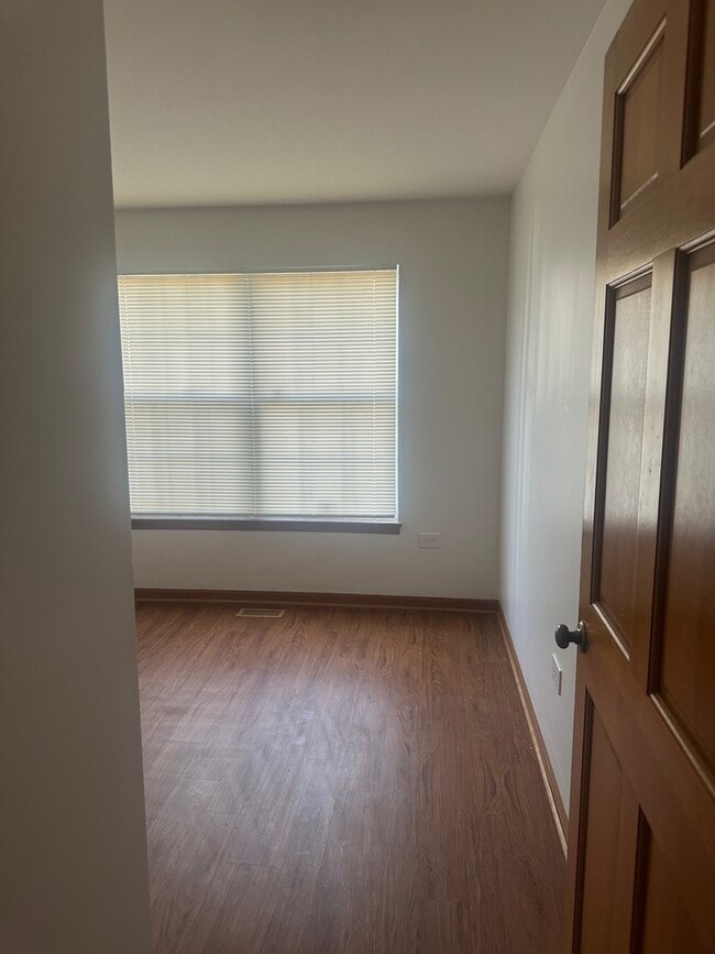 Building Photo - 1942 Heron Ave