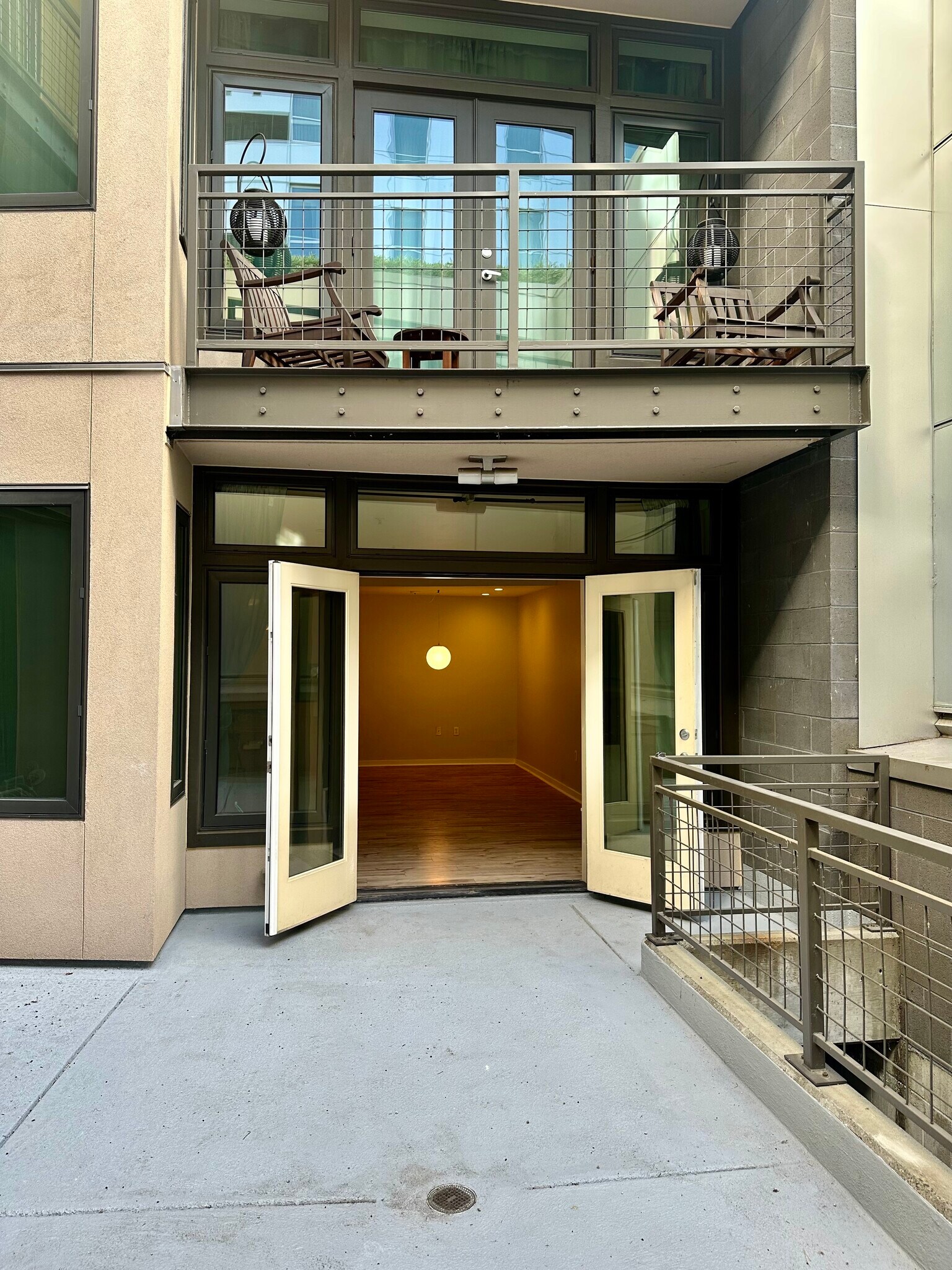 Building Photo - 327 NW Park Ave