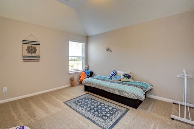 Building Photo - 25710 Oakwood Knoll Dr