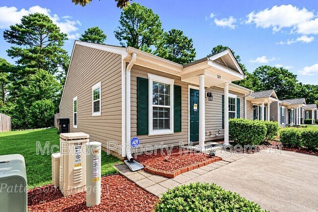 Building Photo - 1217 Longpoint Dr