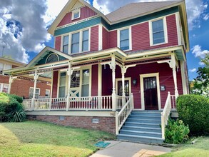 Building Photo - 2006 Scott St