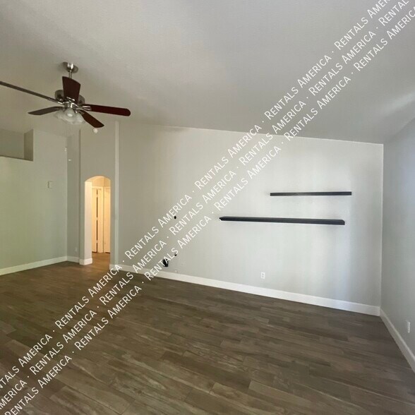 Building Photo - 440 E Del Rio St