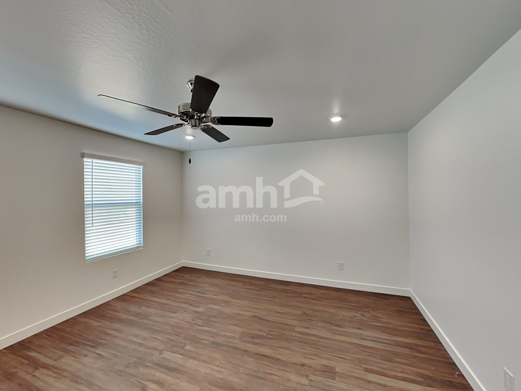 Building Photo - 2124 W Alicia Dr