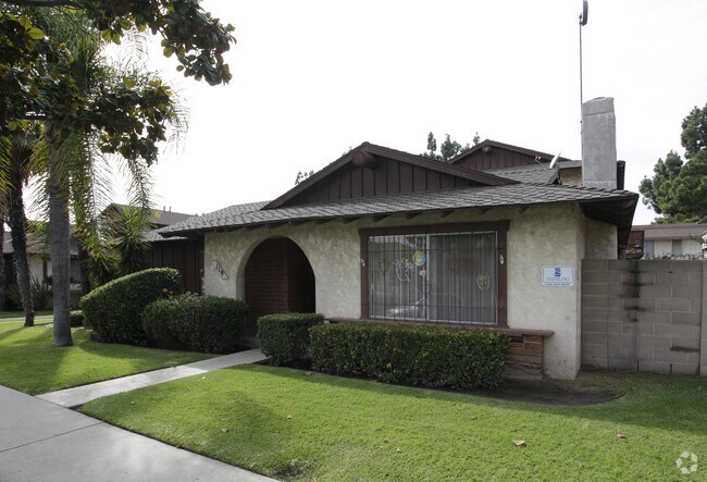 Building Photo - Delano Apartments