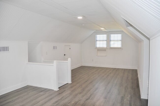 Building Photo - 114 Yates St